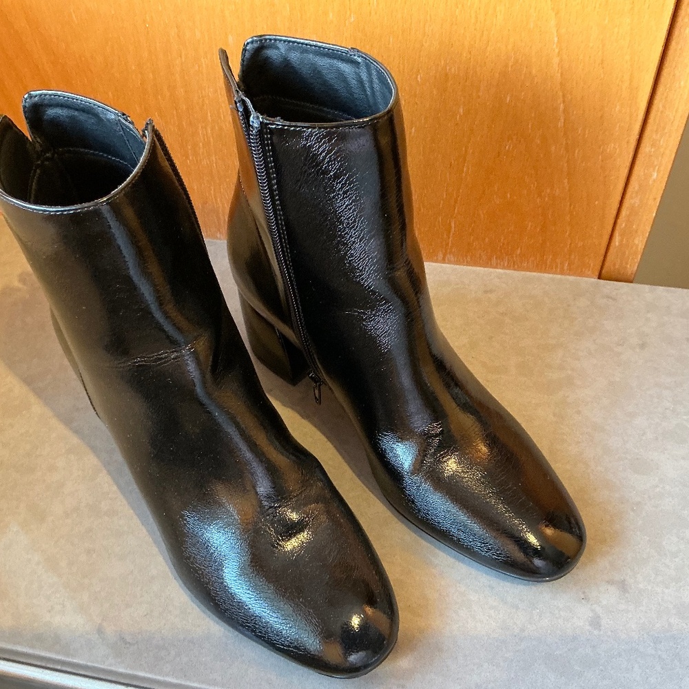 Chinese Laundry ankle  patent booties